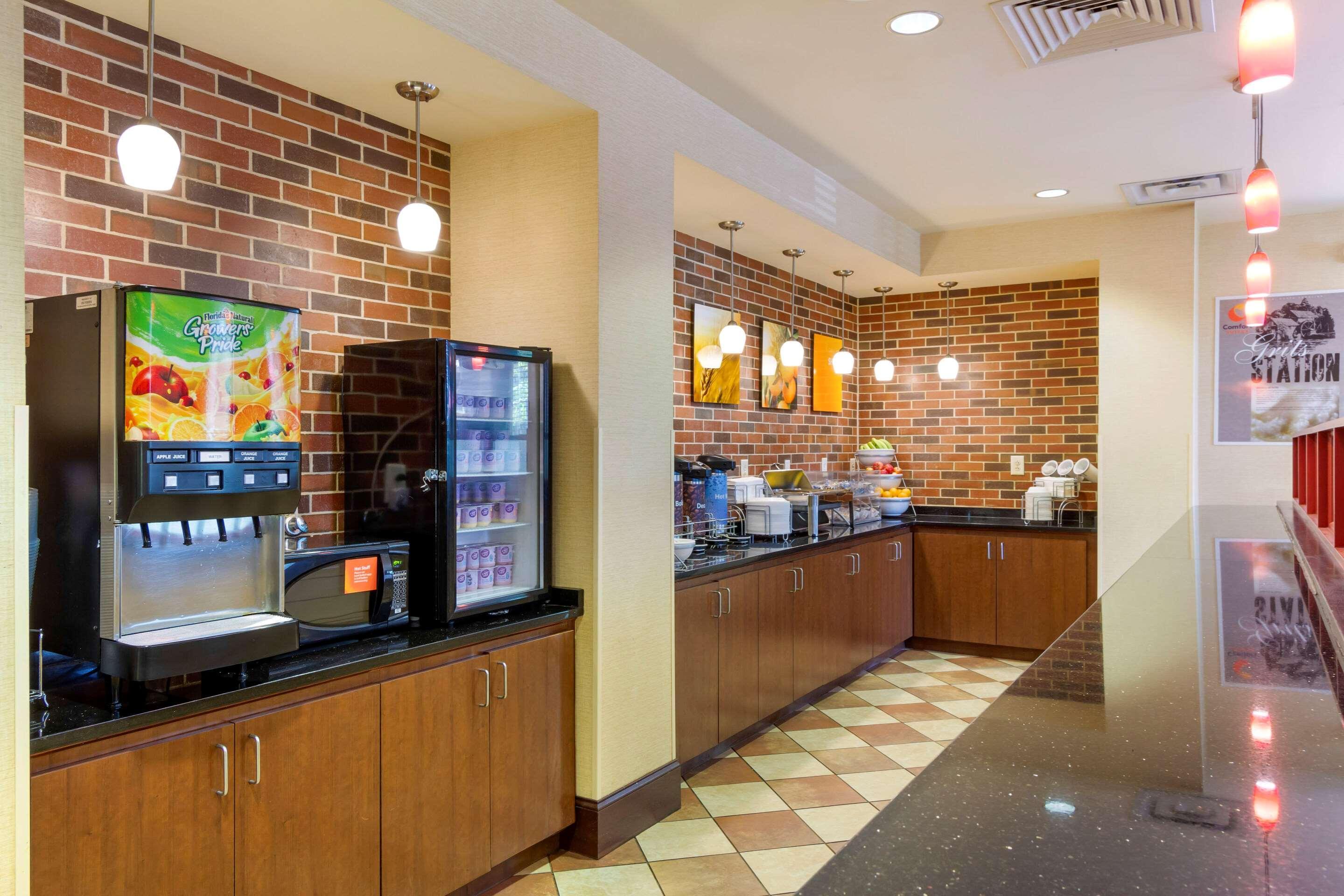 Comfort Suites Charleston West Ashley מראה חיצוני תמונה